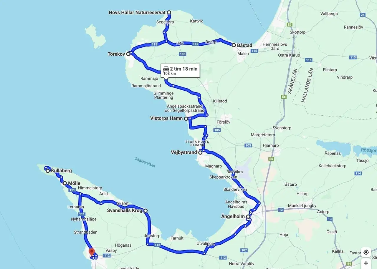 En karta visar en bilresa för en turista i Skåne, som slingrar sig längs kusten från Kullaberg via Båstad till Ängelholm.